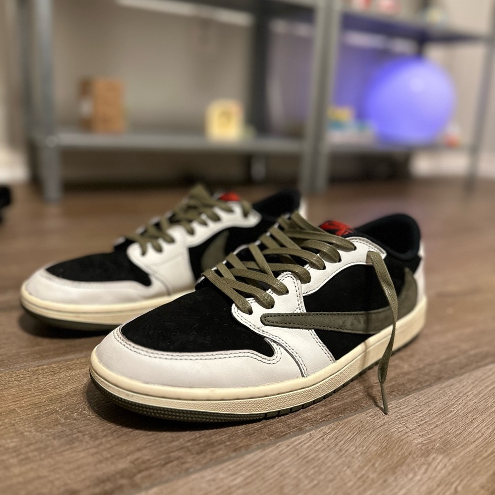 Travis Scott Jordan 1 Low Olive
